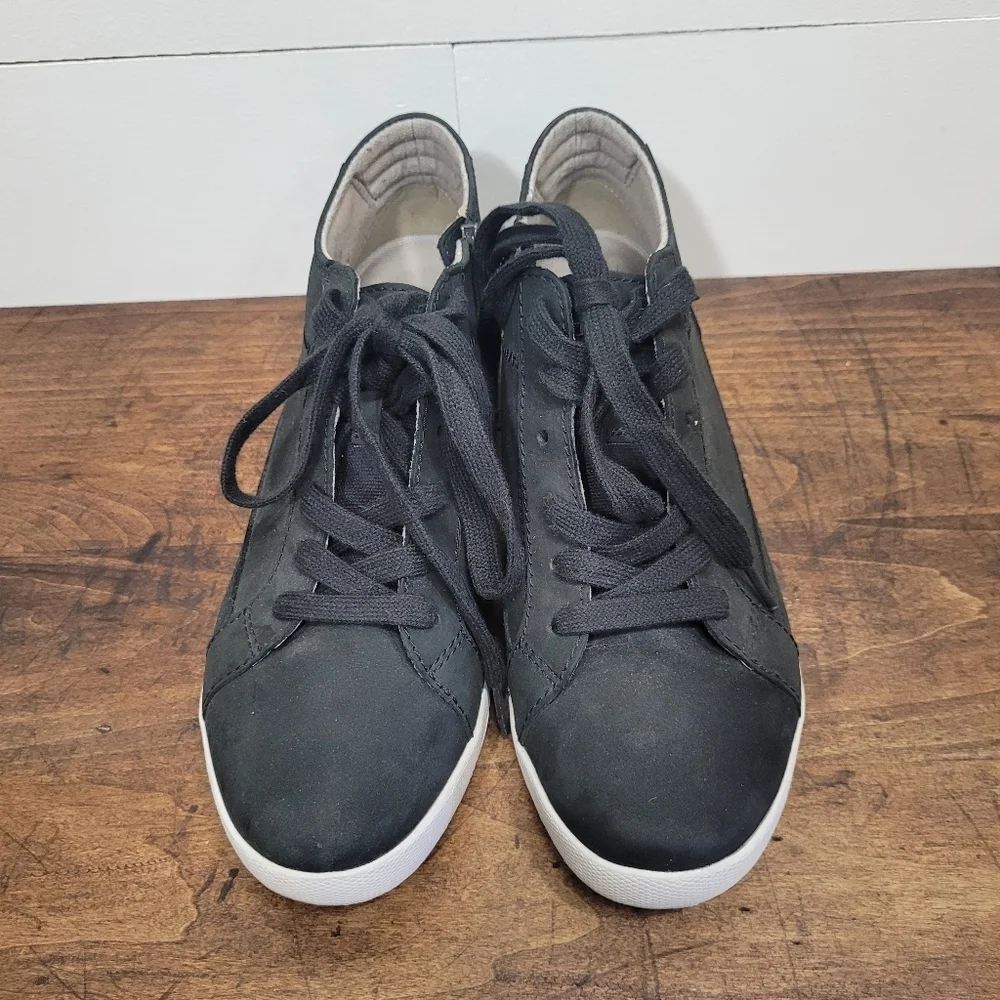 EUC Dansko Shoes Women's sz 39/7.5 US Onyx Milled Nubuck Low Top Zipper Shoes